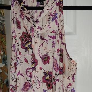 Floral V-Neck Sleeveless Blouse